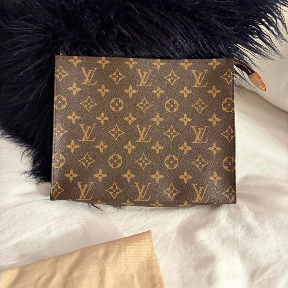 Louis Vuitton Toliet Pouch - Picture 1 of 7